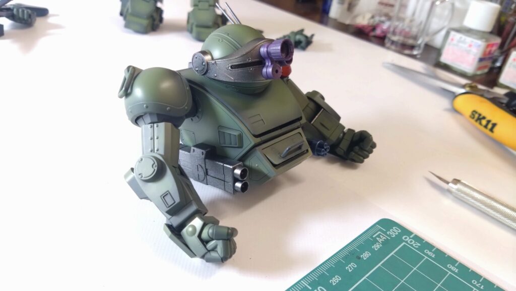 ウェーブ（WAVE）の1/24スケール スコープドッグ レッドショルダーカスタムを汚して完成させます。⑦　スミ入れや汚す作業の前に組み上げてしまいます。（装甲騎兵ボトムズ）の画像