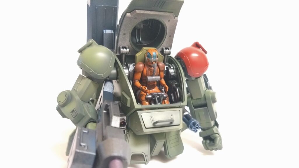 ウェーブ（WAVE）の1/24スケール スコープドッグ レッドショルダーカスタムを汚して完成させます。⑦　スミ入れや汚す作業の前に組み上げてしまいます。（装甲騎兵ボトムズ）の画像