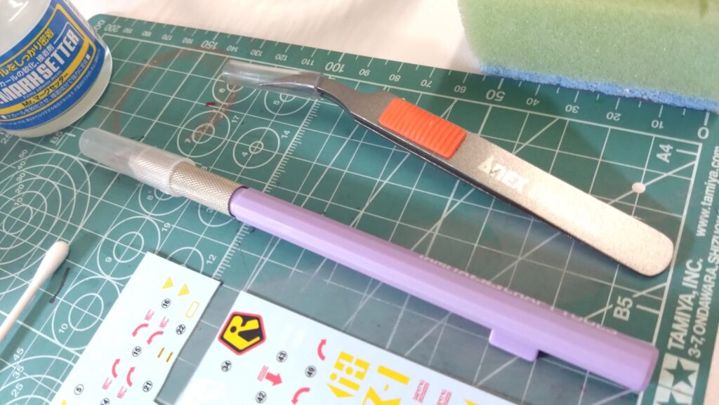 ウェーブ（WAVE）の1/24スケール スコープドッグ レッドショルダーカスタムに水転写式デカールを貼ります。（装甲騎兵ボトムズ）の画像