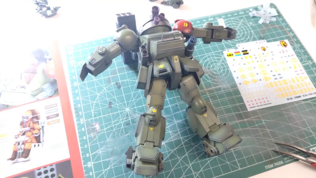 ウェーブ（WAVE）の1/24スケール スコープドッグ レッドショルダーカスタムに水転写式デカールを貼ります。（装甲騎兵ボトムズ）の画像