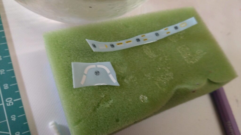 ウェーブ（WAVE）の1/24スケール スコープドッグ レッドショルダーカスタムに水転写式デカールを貼ります。（装甲騎兵ボトムズ）の画像