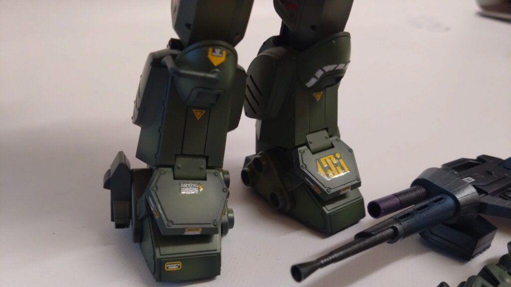 ウェーブ（WAVE）の1/24スケール スコープドッグ レッドショルダーカスタムに水転写式デカールを貼ります。（装甲騎兵ボトムズ）の画像