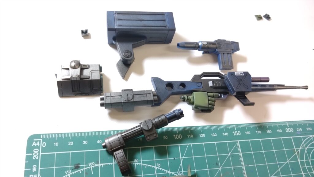 ウェーブ（WAVE）の1/24スケール スコープドッグ レッドショルダーカスタムを汚して完成させます。⑨　スミ入れしつつ、初めてのウォッシングを施します。（装甲騎兵ボトムズ）の画像