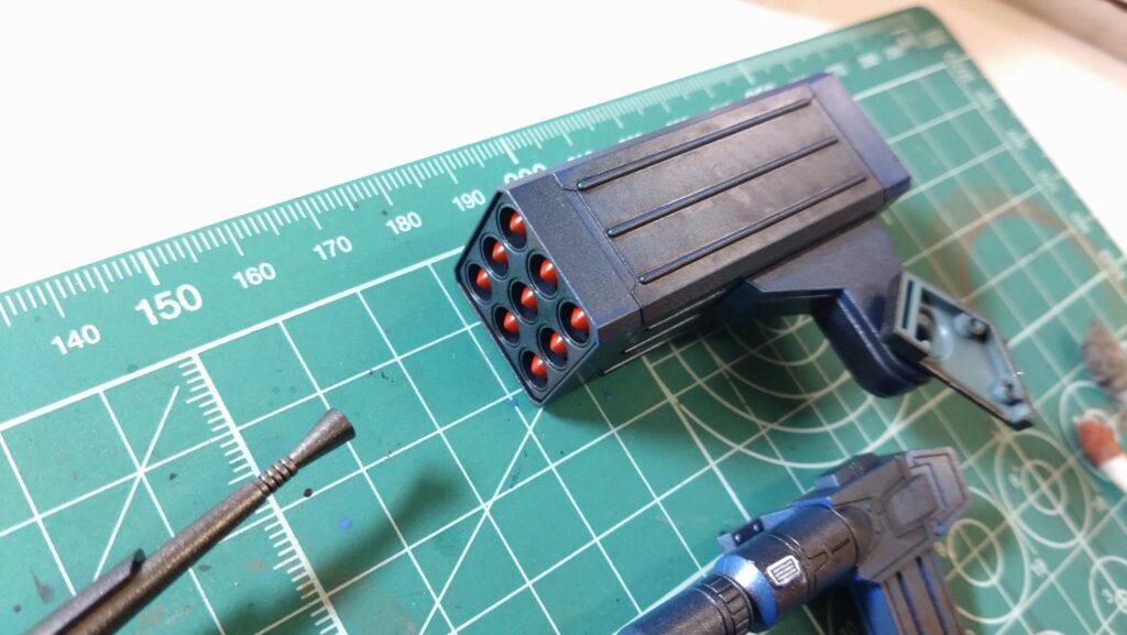 ウェーブ（WAVE）の1/24スケール スコープドッグ レッドショルダーカスタムを汚して完成させます。⑨　スミ入れしつつ、初めてのウォッシングを施します。（装甲騎兵ボトムズ）の画像