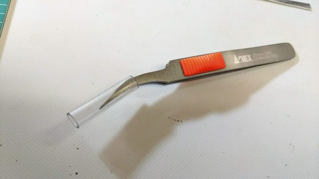 ウェーブ（WAVE）の1/24スケール スコープドッグ レッドショルダーカスタムを汚して完成させます。⑨　スミ入れしつつ、初めてのウォッシングを施します。（装甲騎兵ボトムズ）の画像