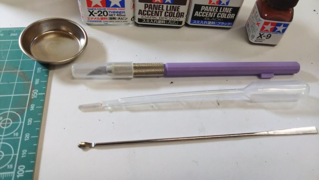 ウェーブ（WAVE）の1/24スケール スコープドッグ レッドショルダーカスタムを汚して完成させます。⑨　スミ入れしつつ、初めてのウォッシングを施します。（装甲騎兵ボトムズ）の画像