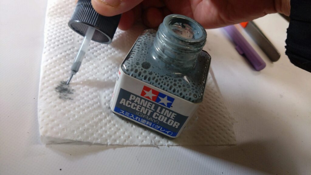 ウェーブ（WAVE）の1/24スケール スコープドッグ レッドショルダーカスタムを汚して完成させます。⑩　チッピングを施して塗装の剝がれや擦れを表現する。（装甲騎兵ボトムズ）の画像