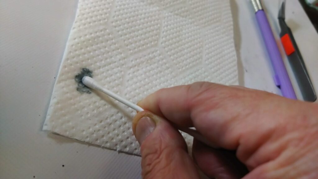 ウェーブ（WAVE）の1/24スケール スコープドッグ レッドショルダーカスタムを汚して完成させます。⑩　チッピングを施して塗装の剝がれや擦れを表現する。（装甲騎兵ボトムズ）の画像