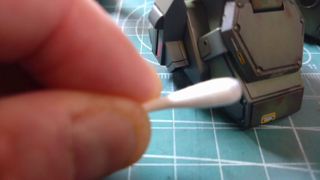 ウェーブ（WAVE）の1/24スケール スコープドッグ レッドショルダーカスタムを汚して完成させます。⑩　チッピングを施して塗装の剝がれや擦れを表現する。（装甲騎兵ボトムズ）の画像