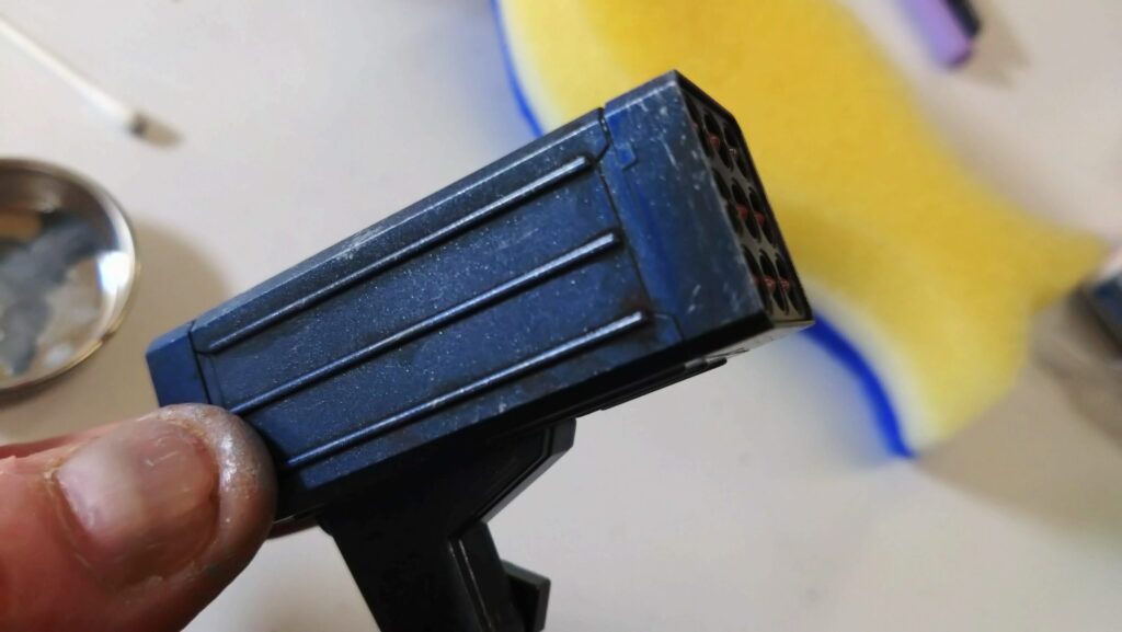 ウェーブ（WAVE）の1/24スケール スコープドッグ レッドショルダーカスタムを汚して完成させます。⑩　チッピングを施して塗装の剝がれや擦れを表現する。（装甲騎兵ボトムズ）の画像