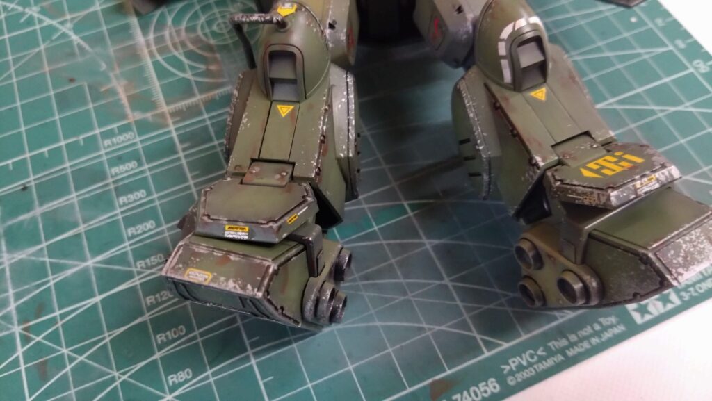 ウェーブ（WAVE）の1/24スケール スコープドッグ レッドショルダーカスタムを汚して完成させます。⑩　チッピングを施して塗装の剝がれや擦れを表現する。（装甲騎兵ボトムズ）の画像