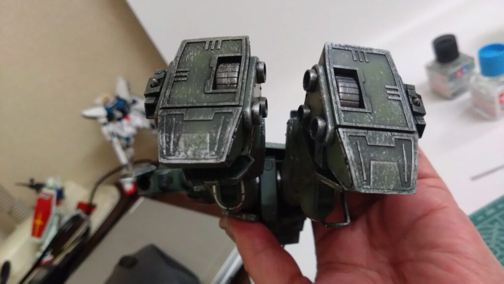 ウェーブ（WAVE）の1/24スケール スコープドッグ レッドショルダーカスタムを汚して完成させます。⑩　チッピングを施して塗装の剝がれや擦れを表現する。（装甲騎兵ボトムズ）の画像