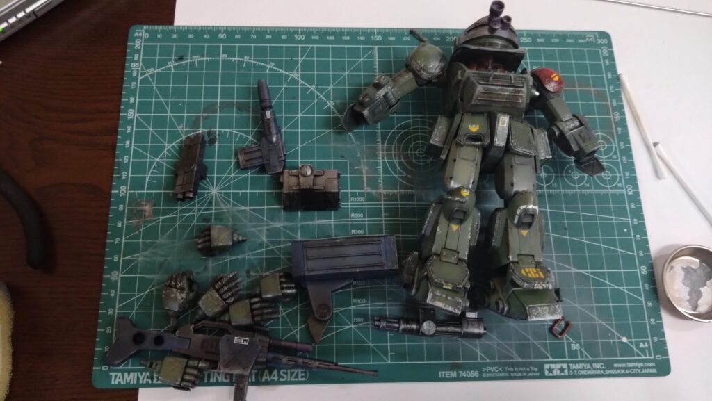 ウェーブ（WAVE）の1/24スケール スコープドッグ レッドショルダーカスタムを汚して完成させます。⑩　チッピングを施して塗装の剝がれや擦れを表現する。（装甲騎兵ボトムズ）の画像