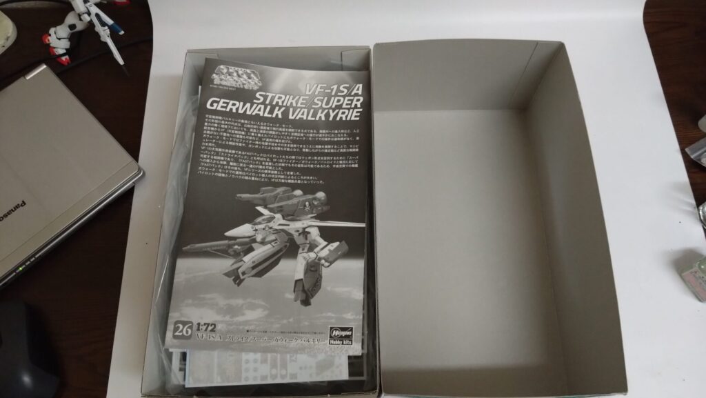 ハセガワの1/72 VF-1 ガウォークを作成、開封の画像