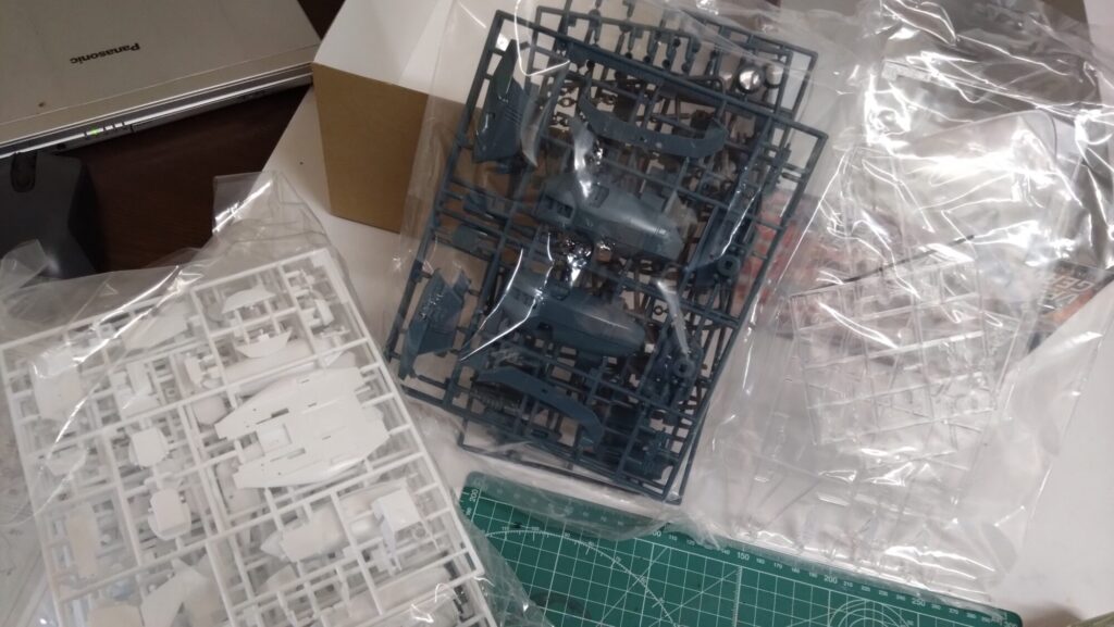 ハセガワの1/72 VF-1 ガウォークを作成、開封の画像