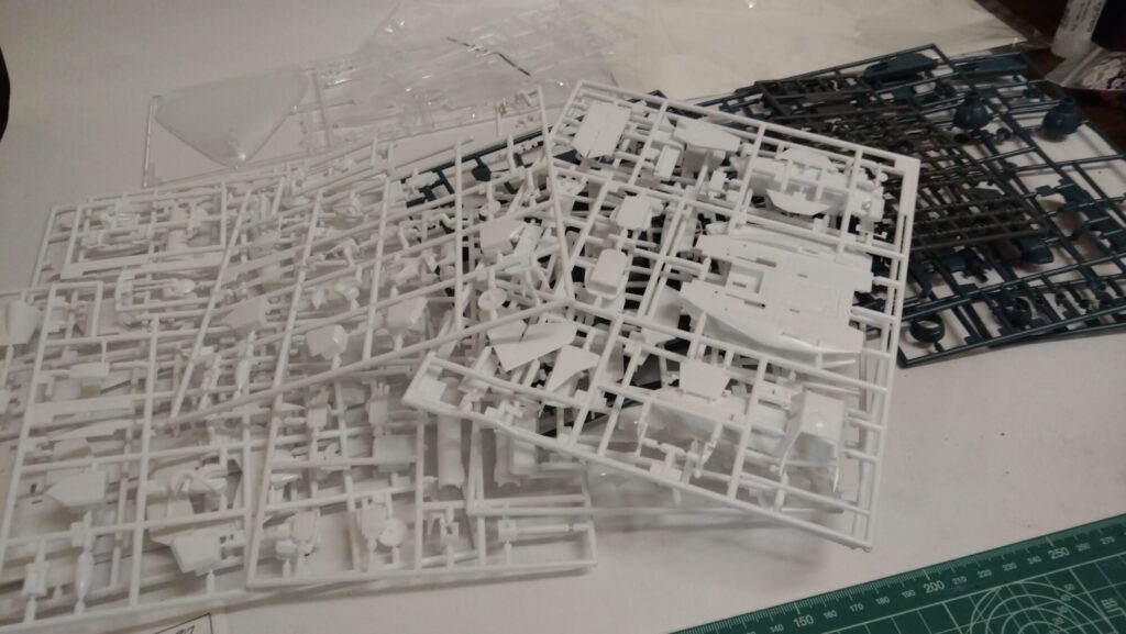 ハセガワの1/72 VF-1 ガウォークを作成、開封の画像