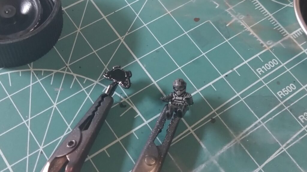 ハセガワの1/72 VF-1 ガウォークを作成、コックピット付近の筆塗の画像