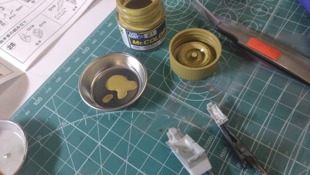 ハセガワの1/72 VF-1 ガウォークを作成、コックピット付近の筆塗の画像