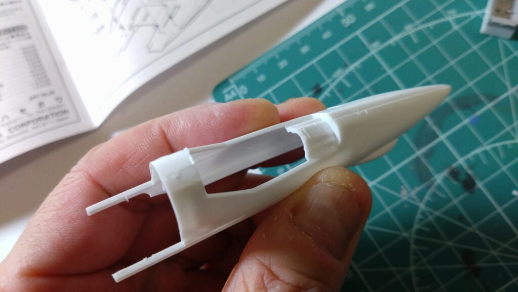 ハセガワ(Hasegawa)の1/72 VF-1 ストライクガウォークバルキリーを作成、コックピット部分の加工が必要の画像