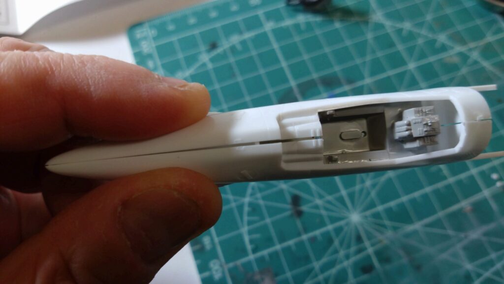 ハセガワ(Hasegawa)の1/72 VF-1 ストライクガウォークバルキリーを作成、コックピット部分の加工が必要の画像