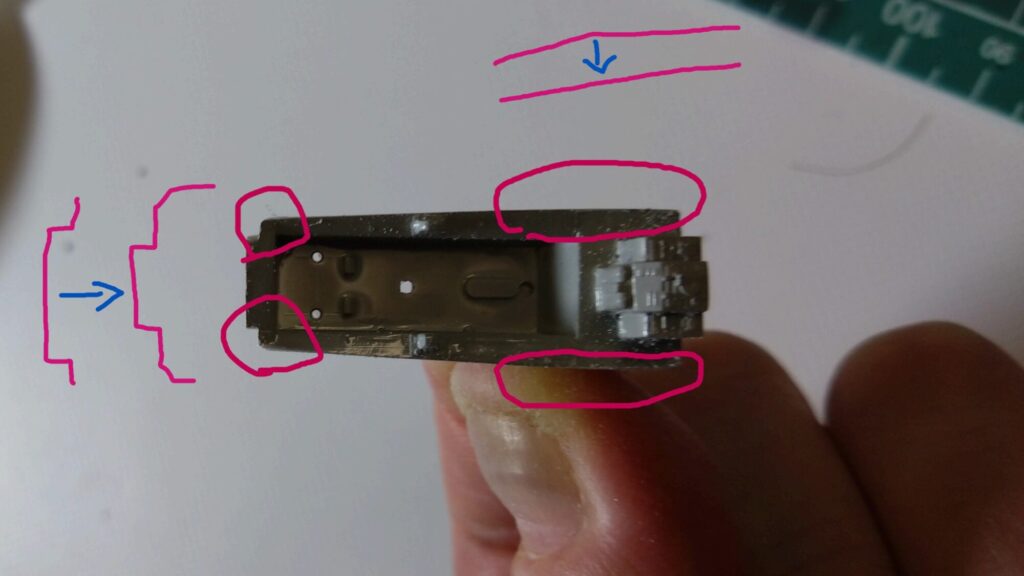 ハセガワ(Hasegawa)の1/72 VF-1 ストライクガウォークバルキリーを作成、コックピット部分の加工箇所の画像