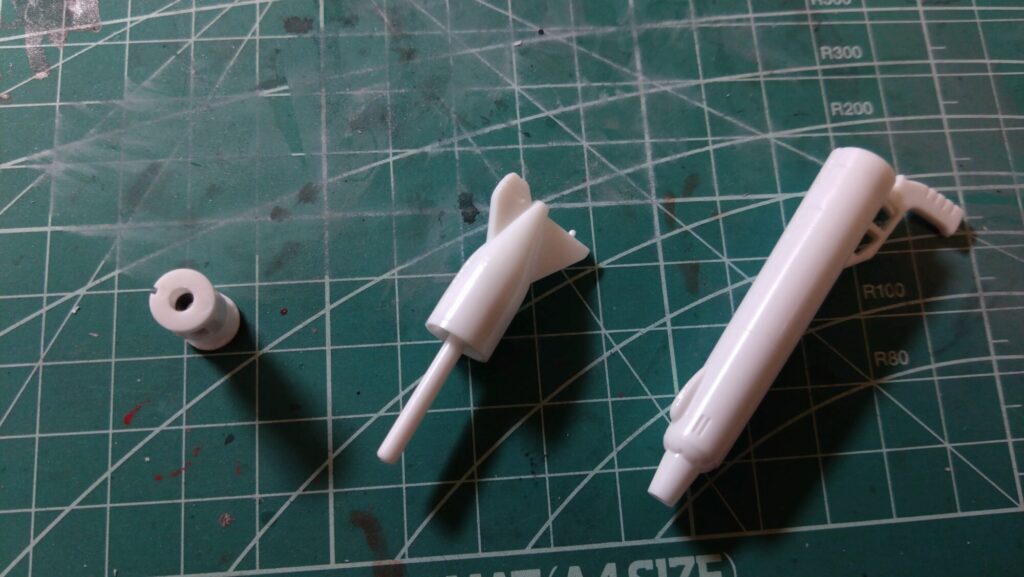 ストライクガウォークバルキリーを合わせ目消しのための接着作業の画像