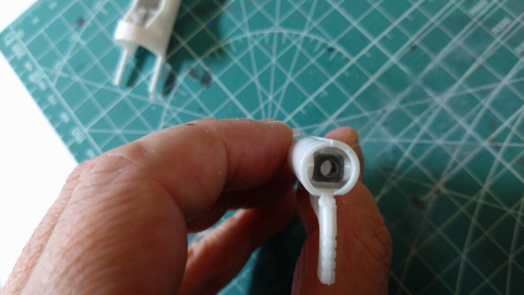 ハセガワ(Hasegawa)の1/72 VF-1 ストライクガウォークバルキリーを作成します。④。合わせ目消しは削る技術とツールが重要です。