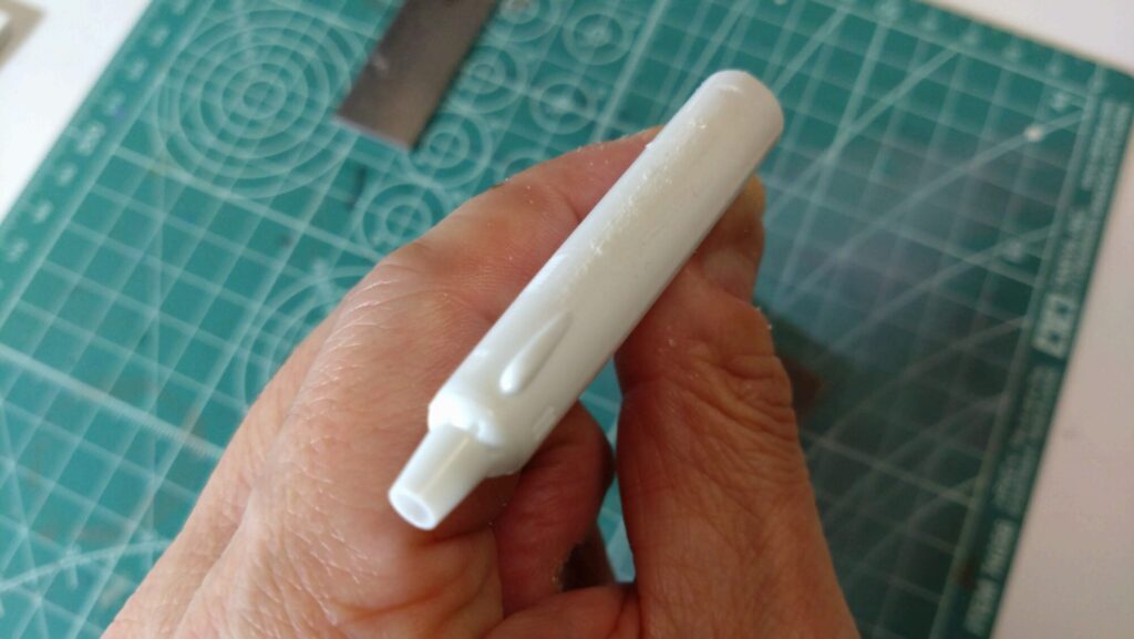 ハセガワ(Hasegawa)の1/72 VF-1 ストライクガウォークバルキリーを作成します。④。合わせ目消しは削る技術とツールが重要です。