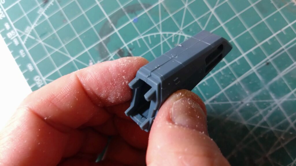 ハセガワ(Hasegawa)の1/72 VF-1 ストライクガウォークバルキリーを作成します。④。合わせ目消しは削る技術とツールが重要です。