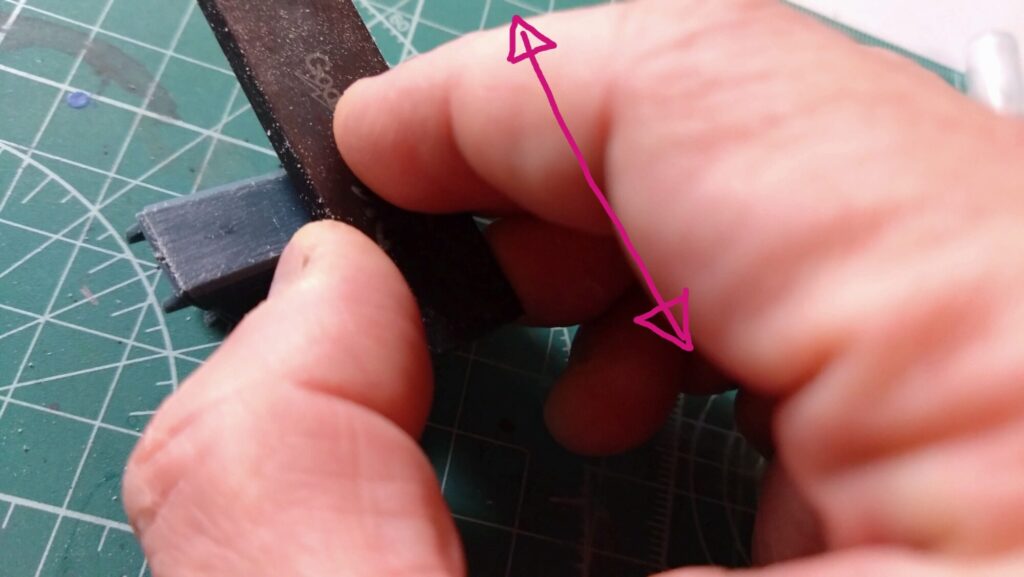 ハセガワ(Hasegawa)の1/72 VF-1 ストライクガウォークバルキリーを作成します。④。合わせ目消しは削る技術とツールが重要です。