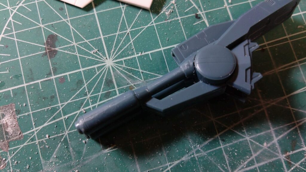 ハセガワ(Hasegawa)の1/72 VF-1 ストライクガウォークバルキリーを作成します。④。合わせ目消しは削る技術とツールが重要です。