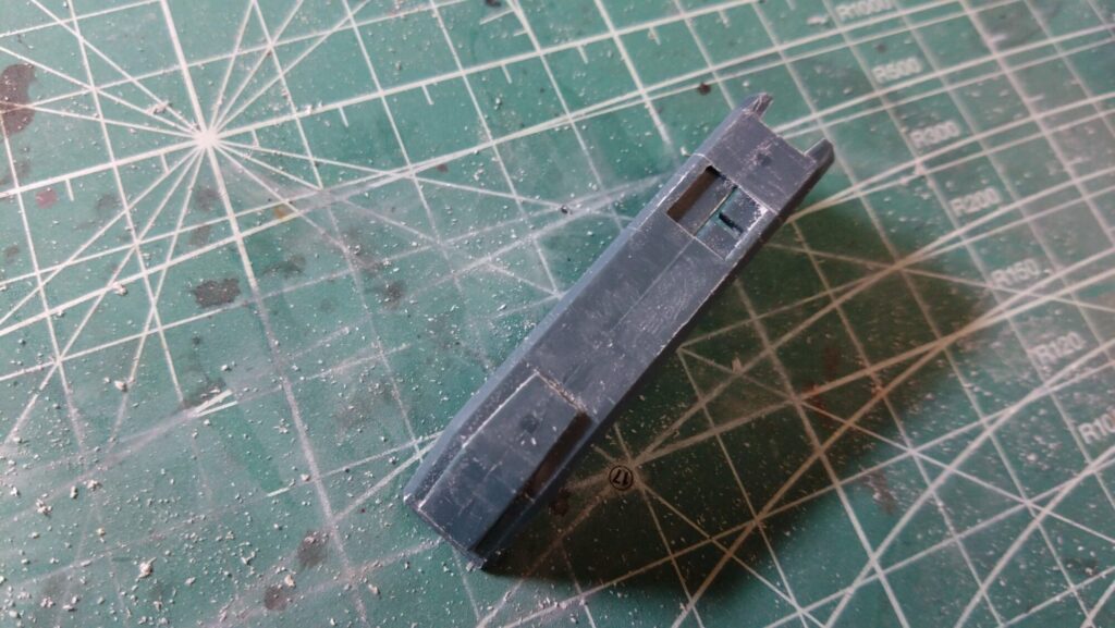 ハセガワ(Hasegawa)の1/72 VF-1 ストライクガウォークバルキリーを作成します。④。合わせ目消しは削る技術とツールが重要です。