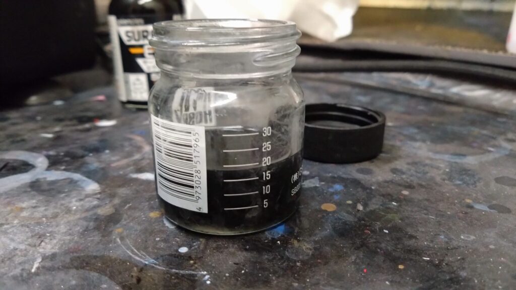 ハセガワのVF-1 ストライクガウォークバルキリーを作成、サーフェイサーを吹いて傷を埋めてい塗装の為の下地作りをしていきますの画像