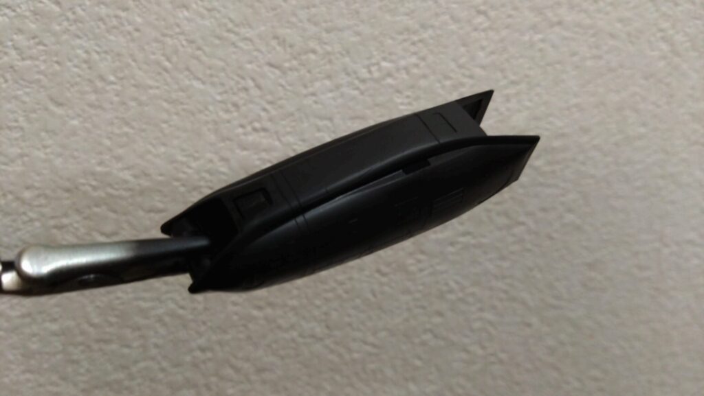 ハセガワのVF-1 ストライクガウォークバルキリーを作成、サーフェイサーを吹いて傷を埋めてい塗装の為の下地作りをしていきますの画像