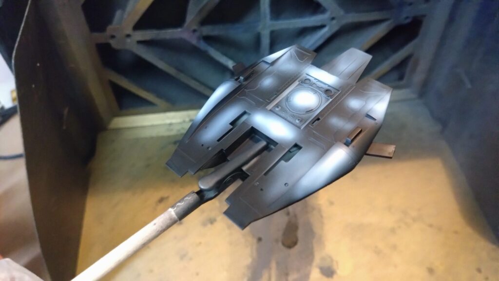 ハセガワ（Hasegawa）の1/72 VF-1 ストライクガウォークバルキリーを作成します。⑧エアブラシでグラデーション塗装、黒立ち上げ塗装を楽しむ。その１。忘れていたマスキングテープも貼り付けますの画像