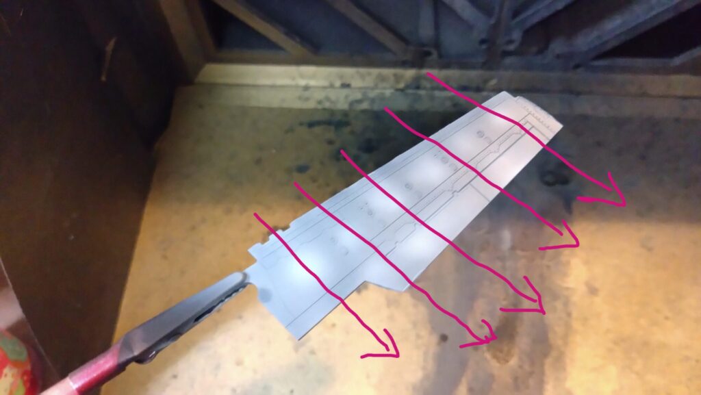 ハセガワ（Hasegawa）の1/72 VF-1 ストライクガウォークバルキリーを作成します。⑧エアブラシでグラデーション塗装、黒立ち上げ塗装を楽しむ。その１。忘れていたマスキングテープも貼り付けますの画像