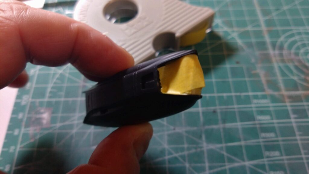 ハセガワ（Hasegawa）の1/72 VF-1 ストライクガウォークバルキリーを作成します。⑧エアブラシでグラデーション塗装、黒立ち上げ塗装を楽しむ。その１。忘れていたマスキングテープも貼り付けますの画像