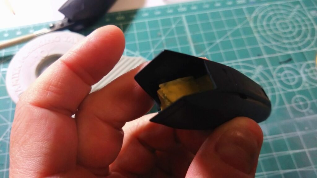 ハセガワ（Hasegawa）の1/72 VF-1 ストライクガウォークバルキリーを作成します。⑧エアブラシでグラデーション塗装、黒立ち上げ塗装を楽しむ。その１。忘れていたマスキングテープも貼り付けますの画像