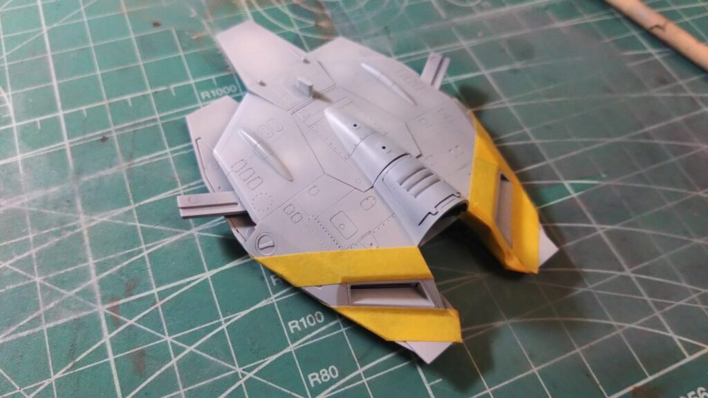 ハセガワ（Hasegawa）の1/72 VF-1 ストライクガウォークバルキリーを作成します。⑧エアブラシでグラデーション塗装、黒立ち上げ塗装を楽しむ。その１。忘れていたマスキングテープも貼り付けますの画像