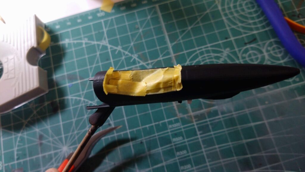 ハセガワ（Hasegawa）の1/72 VF-1 ストライクガウォークバルキリーを作成します。⑧エアブラシでグラデーション塗装、黒立ち上げ塗装を楽しむ。その１。忘れていたマスキングテープも貼り付けますの画像