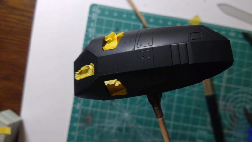 ハセガワ（Hasegawa）の1/72 VF-1 ストライクガウォークバルキリーを作成します。⑧エアブラシでグラデーション塗装、黒立ち上げ塗装を楽しむ。その１。忘れていたマスキングテープも貼り付けますの画像