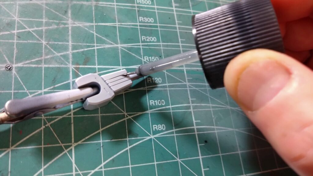 ハセガワ（Hasegawa）の1/72 VF-1 ストライクガウォークバルキリーを作成します。⑩ハセガワのキット特徴、精密なモールドにスミ入れをしていきますの画像
