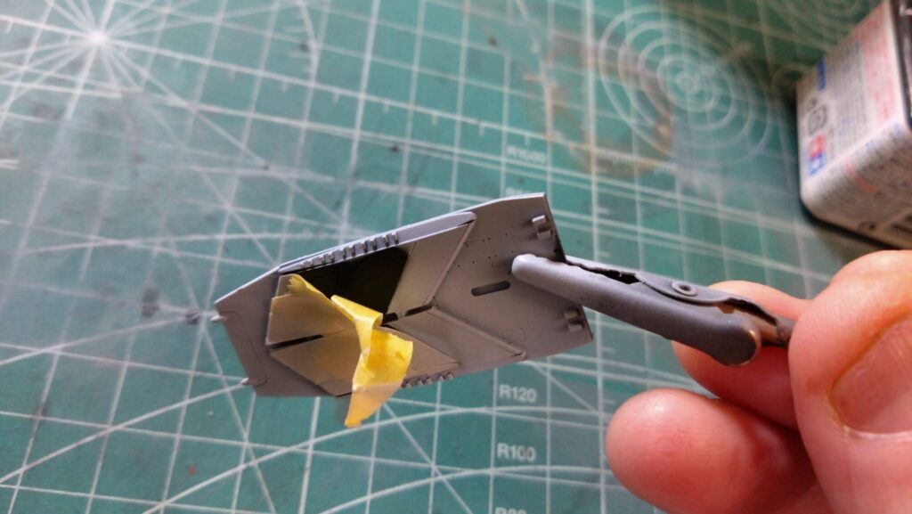 ハセガワ（Hasegawa）の1/72 VF-1 ストライクガウォークバルキリーを作成します。⑩ハセガワのキット特徴、精密なモールドにスミ入れをしていきますの画像