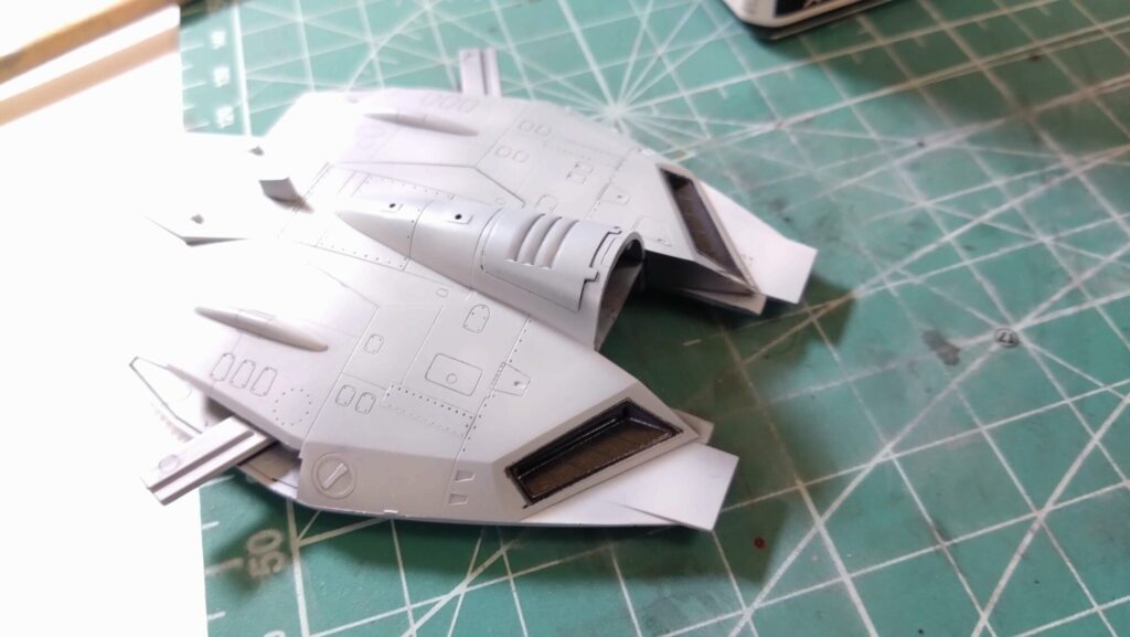 ハセガワ（Hasegawa）の1/72 VF-1 ストライクガウォークバルキリーを作成します。⑩ハセガワのキット特徴、精密なモールドにスミ入れをしていきますの画像
