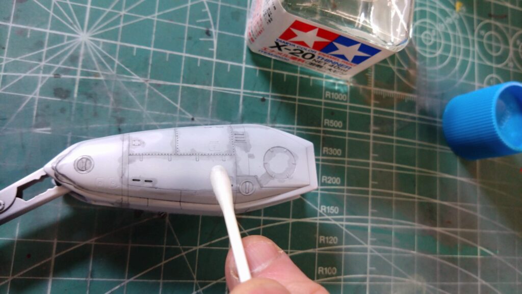 ハセガワ（Hasegawa）の1/72 VF-1 ストライクガウォークバルキリーを作成します。⑩ハセガワのキット特徴、精密なモールドにスミ入れをしていきますの画像