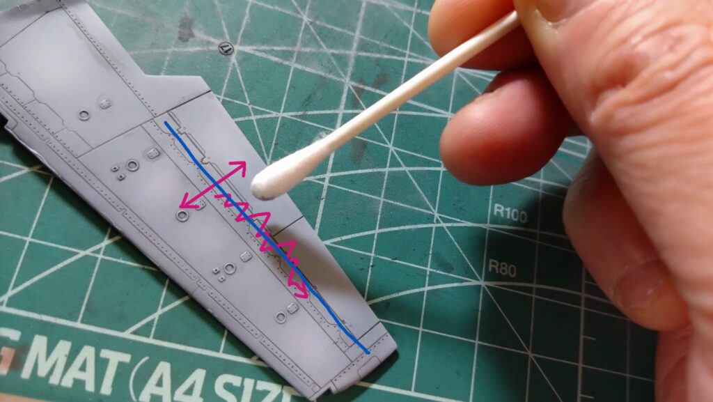 ハセガワ（Hasegawa）の1/72 VF-1 ストライクガウォークバルキリーを作成します。⑩ハセガワのキット特徴、精密なモールドにスミ入れをしていきますの画像