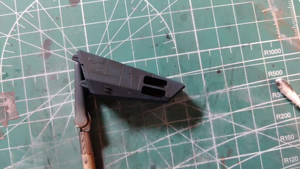 ハセガワ（Hasegawa）の1/72 VF-1 ストライクガウォークバルキリーを作成します。⑩ハセガワのキット特徴、精密なモールドにスミ入れをしていきますの画像