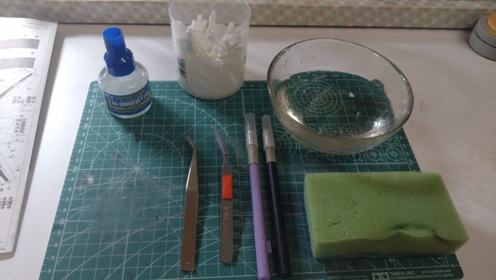 ハセガワ（Hasegawa）の1/72 VF-1 ストライクガウォークバルキリーを作成します。⑪大量の水転写式デカールを貼り付けるが、破れてしまった・・の画像