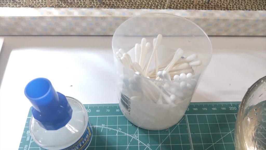 ハセガワ（Hasegawa）の1/72 VF-1 ストライクガウォークバルキリーを作成します。⑪大量の水転写式デカールを貼り付けるが、破れてしまった・・の画像