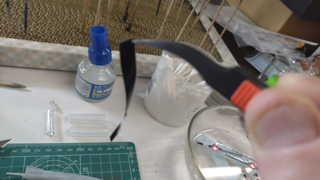 ハセガワ（Hasegawa）の1/72 VF-1 ストライクガウォークバルキリーを作成します。⑪大量の水転写式デカールを貼り付けるが、破れてしまった・・の画像